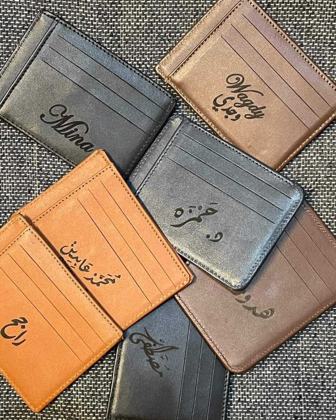 حفر الأسماء والعبارات بالليزر على منتجات أركان الجلدية