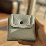 محفظة ڤيرا – اللون الفضي 🤍