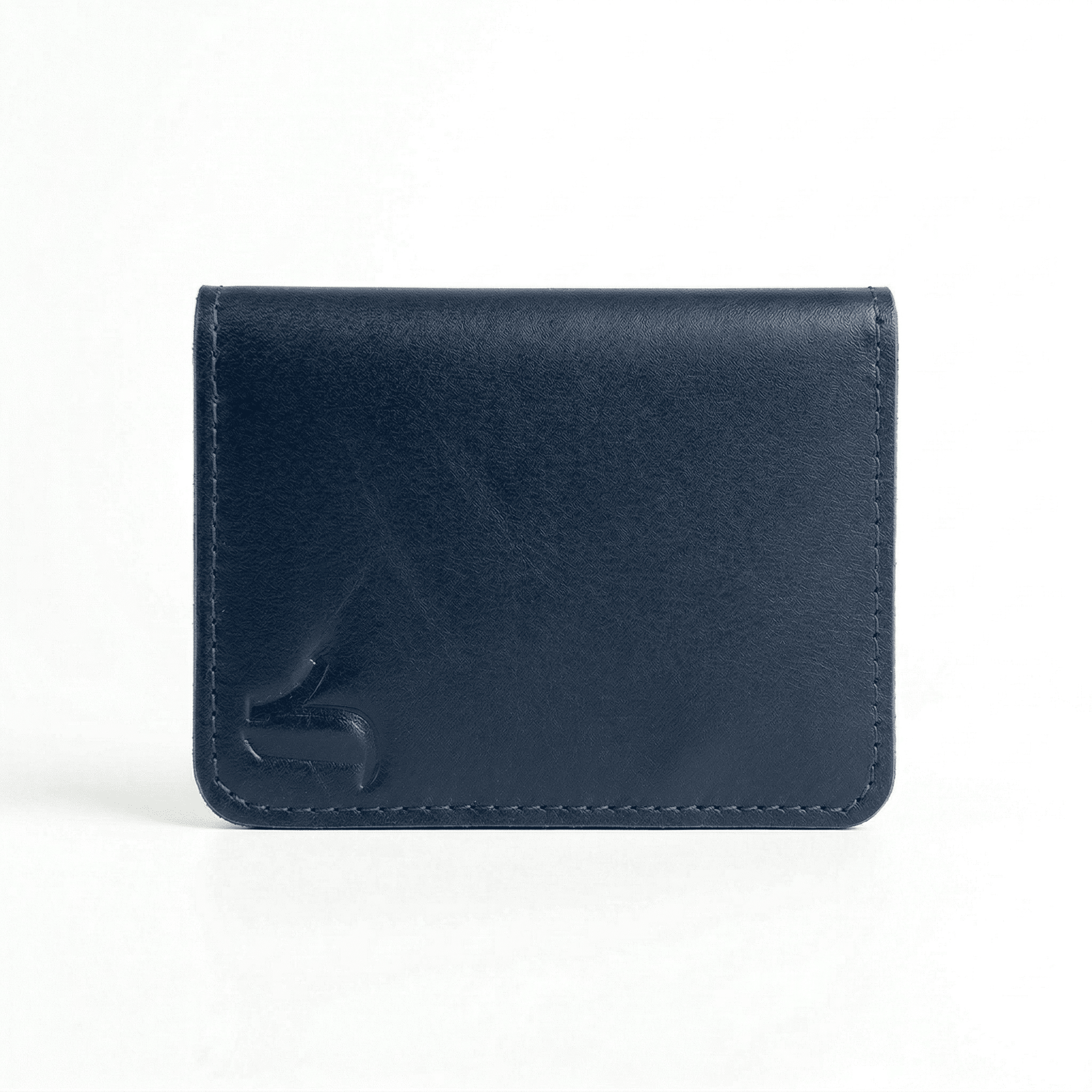 freepik_0043 محفظة كيو – كحلي ⚡ | تنظيم سريع وأناقة يومية - الصورة 1