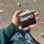 ⁦كويك – حافظة كروت سريعة من اركان | اللون البني 🔥⁩ - الصورة ⁦2⁩